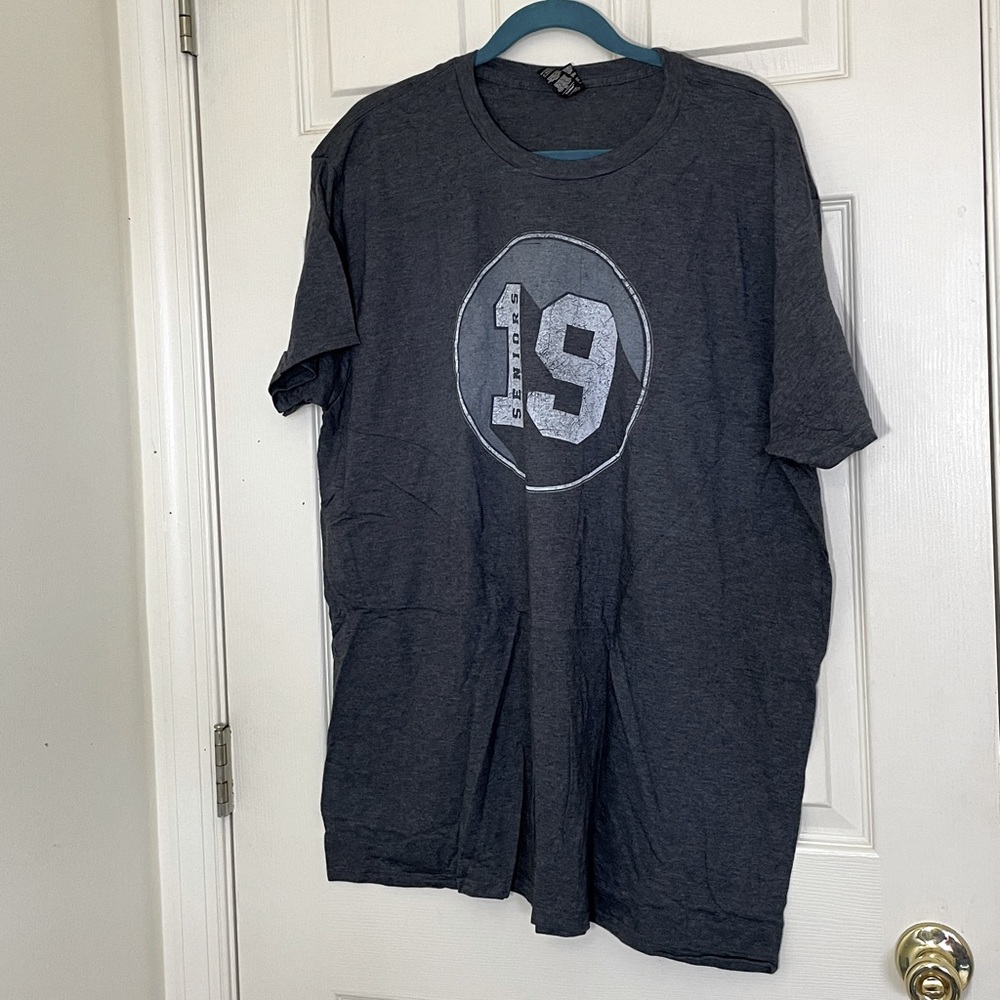 NWOT Seniors 19 Grey Unisex T-Shirt Size XXL Size 3X